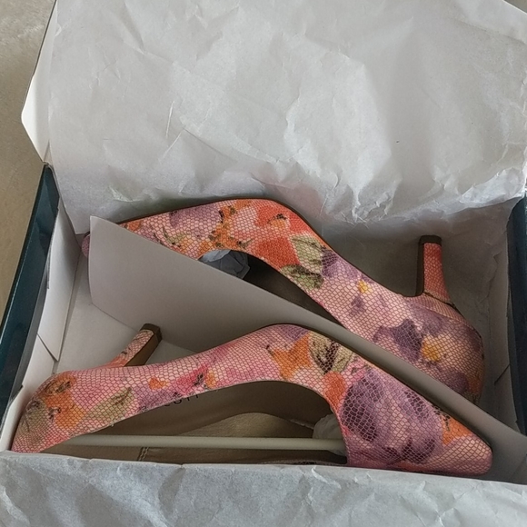 Karen Scott Womens Clancy Pointed Toe Classic Pump - Picture 13 of 15